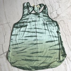 Halcyon woman’s tank size XL